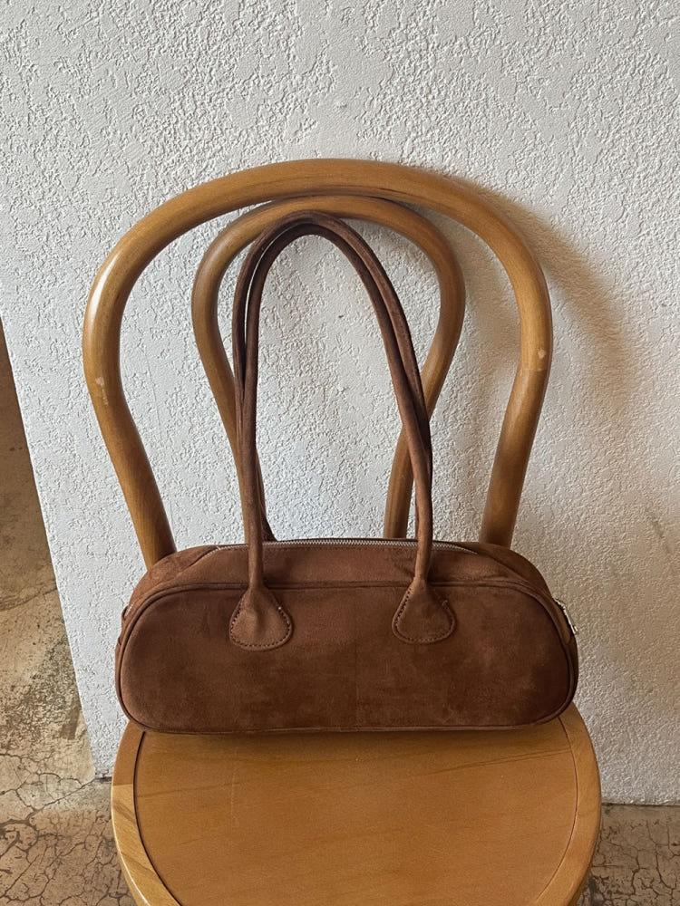 [바이베이지] 디토 스웨이드 바게트 숄더 토트백