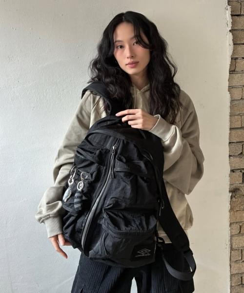 블리츠 백팩 (30L) 블랙 UR123CBP25