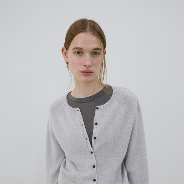 BABY ALPACA SEAMLESS KNIT CARDIGAN - CLOUD