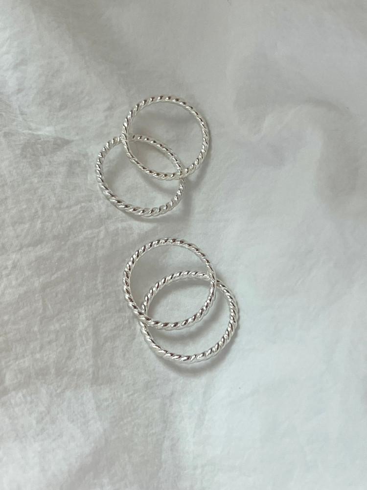 Simple twist ring 레이어드 얇은 꼬임 반지