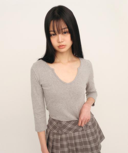C 90S LINE SLIT NECK T-SHIRT_GREY