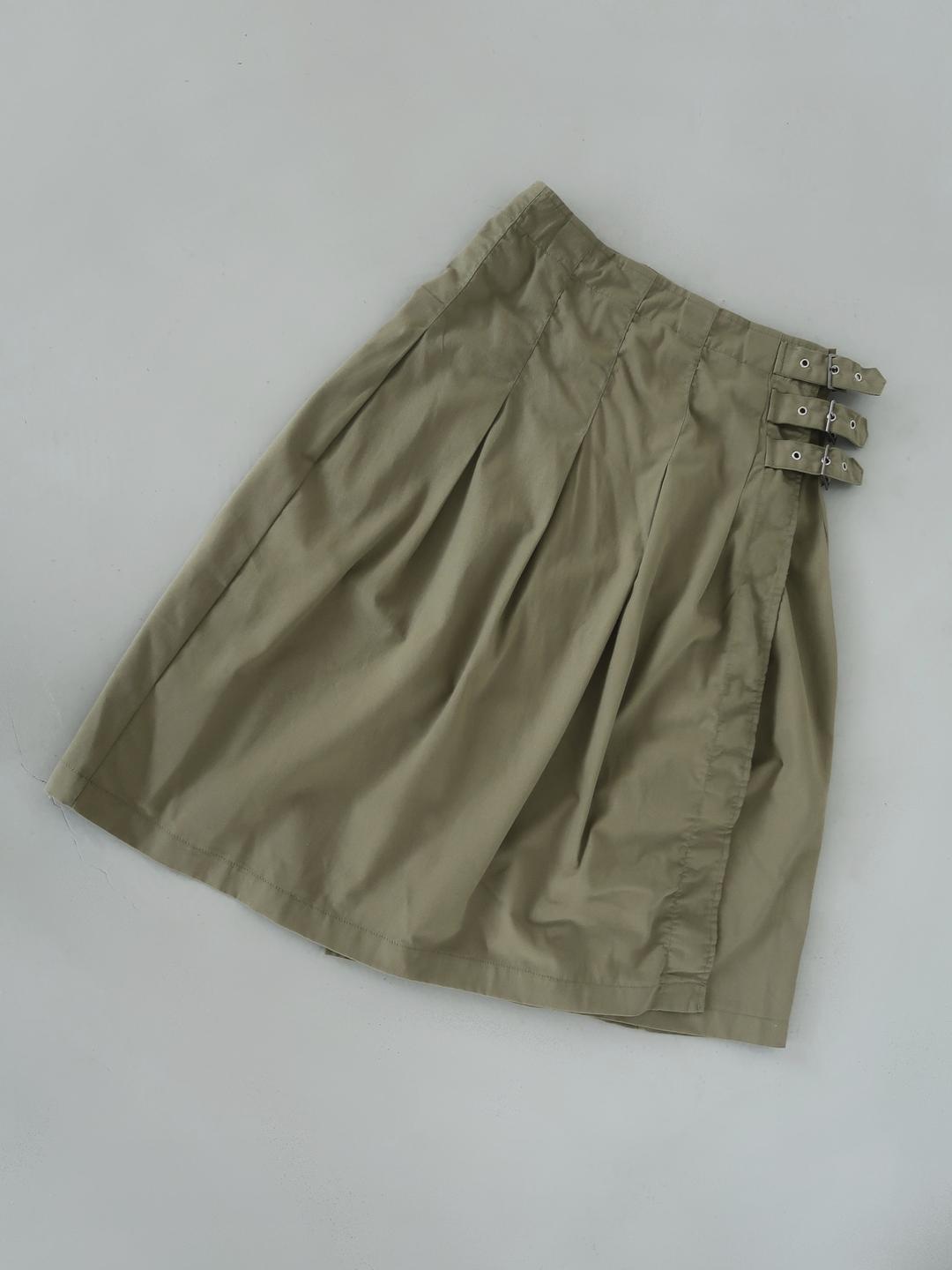 3-BUCKLE PLEATED WRAP SKIRT