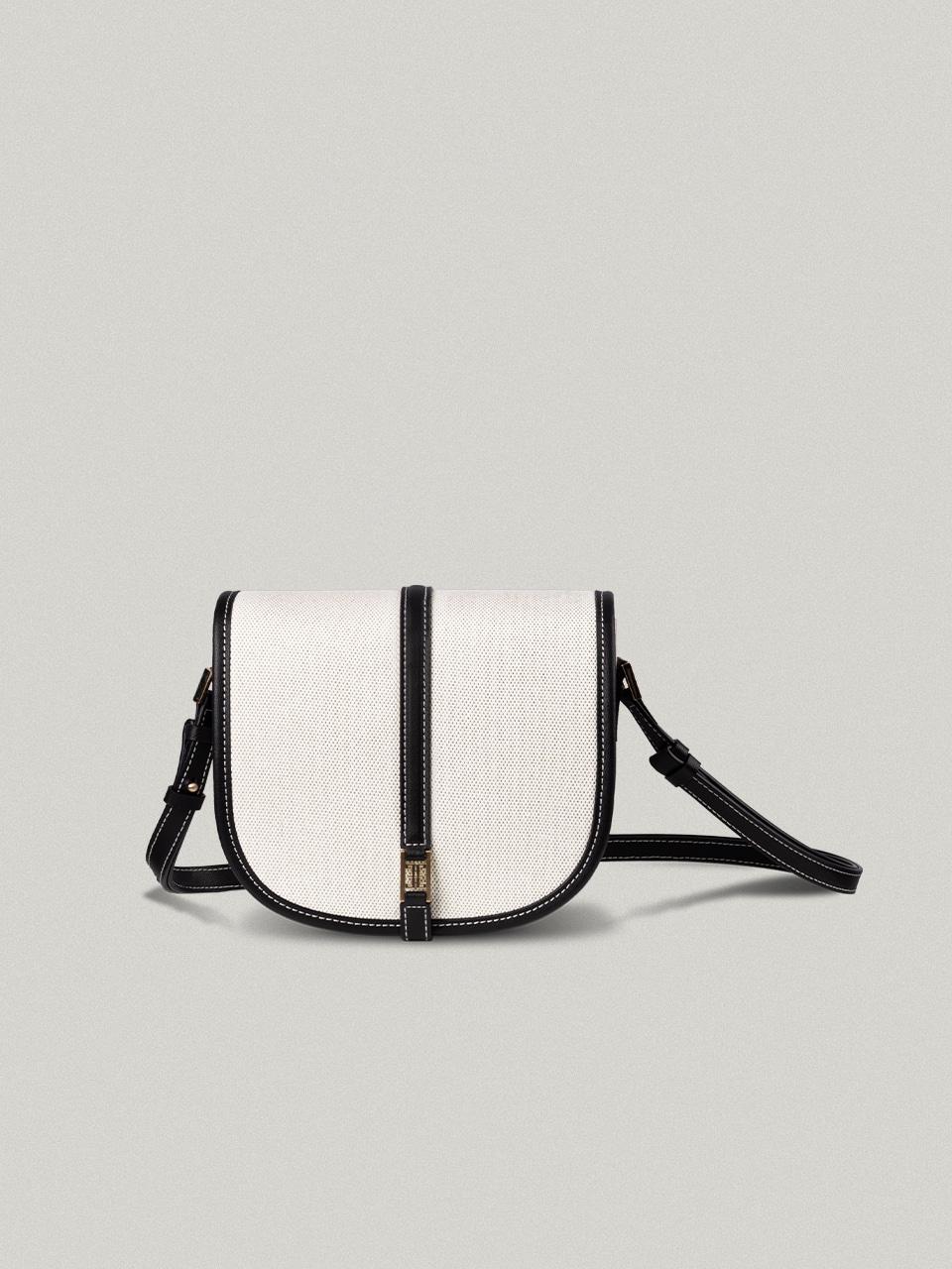 Classic Logo Poche Bag Black - canvas클래식 로고 포쉬백 - 캔버스[03월 15일 순차출고 예약배송]