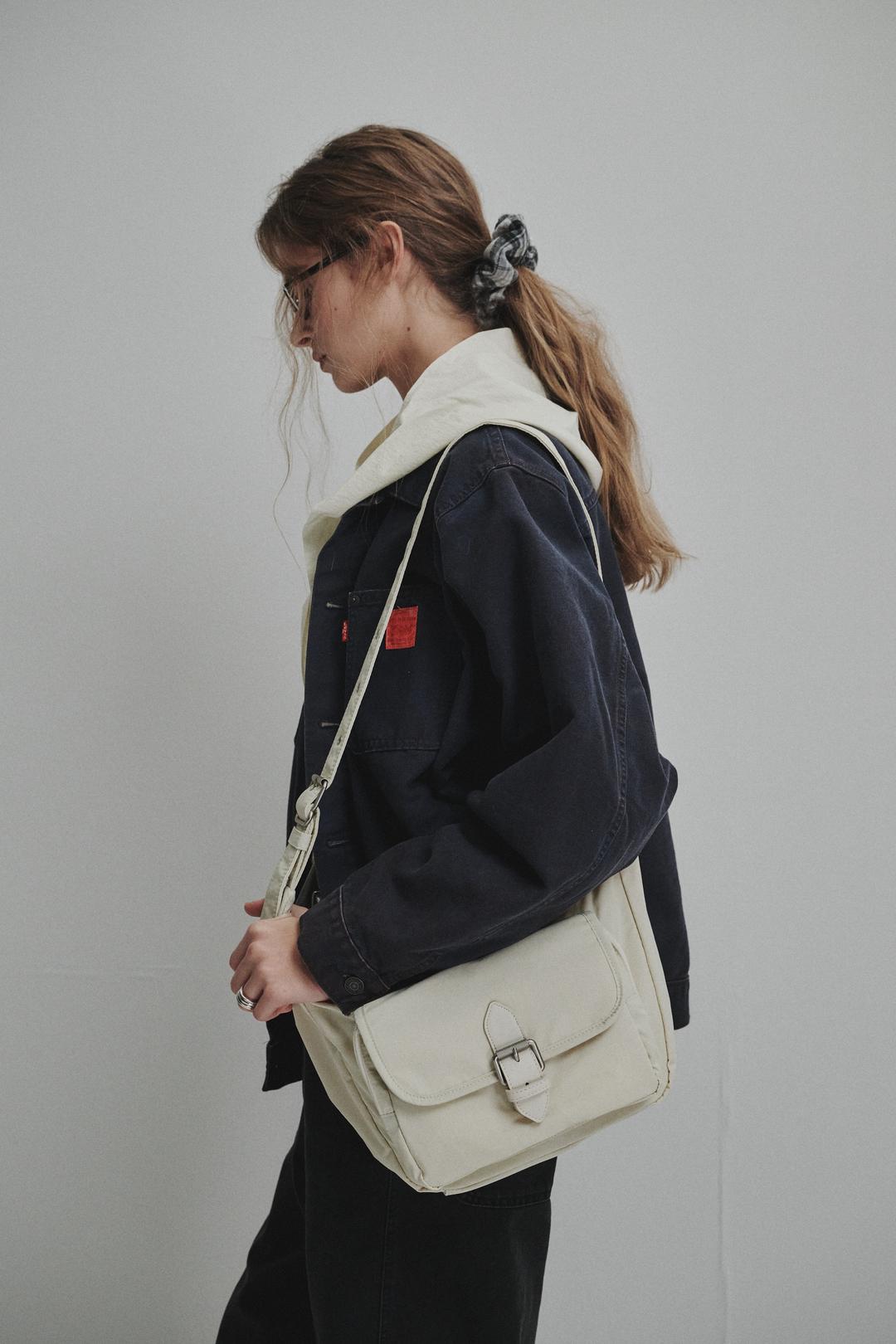 [바로배송] MESSENGER BAG _ BASIC (CREAM)