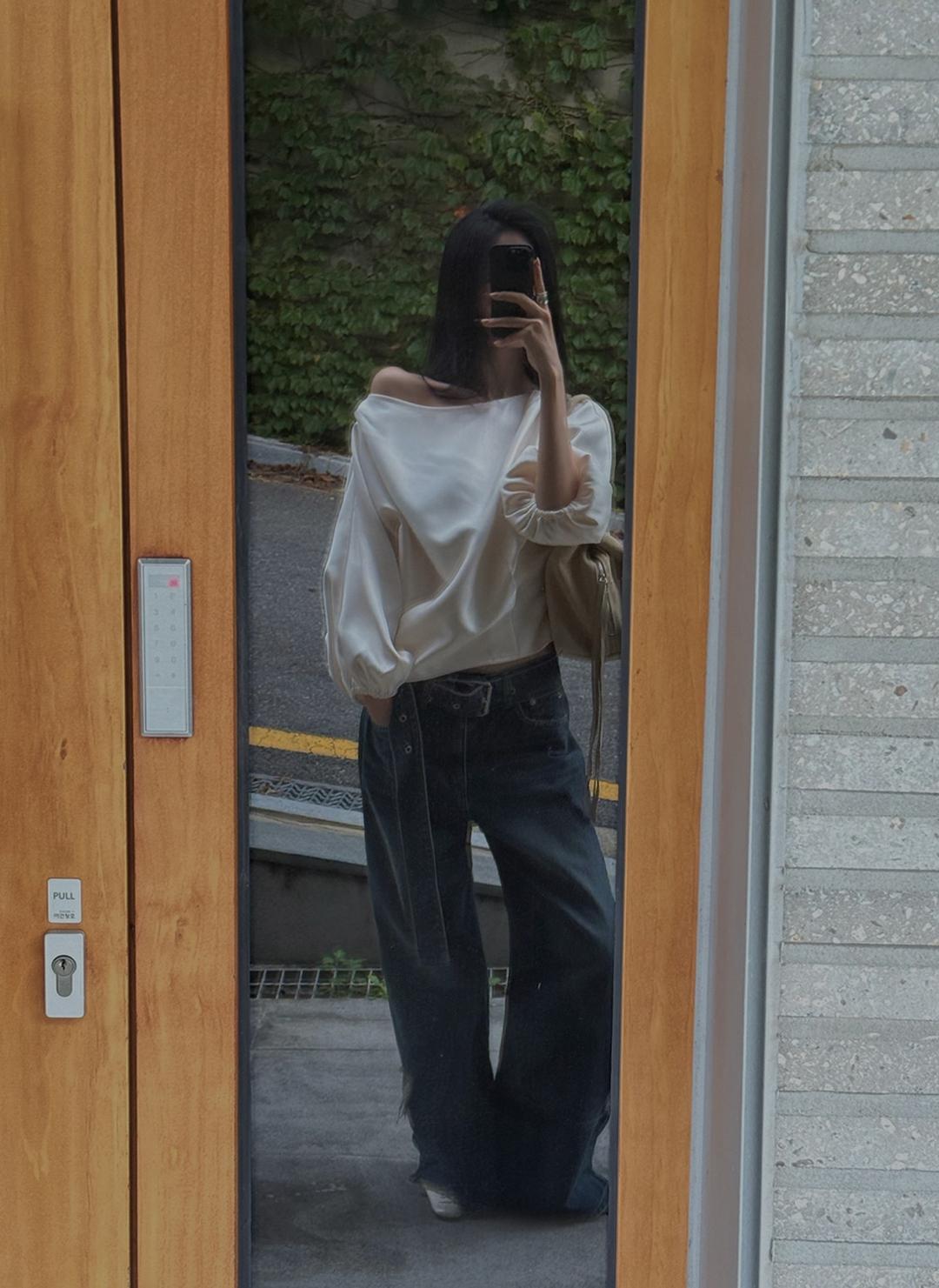 고밀도 보트넥 블라우스