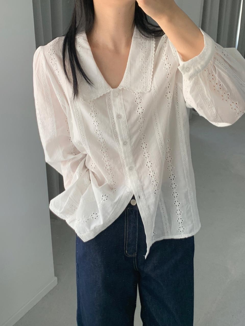 디플리 플라워 펀칭 카라 블라우스 2colors