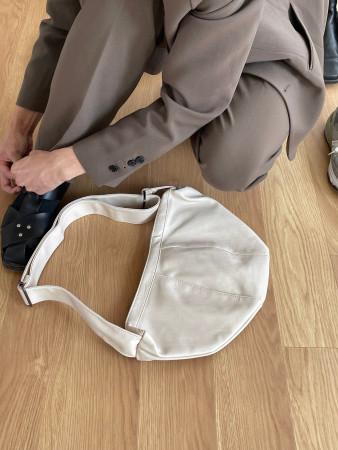 이런 상품 어때요? Museum cross bag 가죽 레더 범백 하프문 크로와상 반달 미니 크로스백 데일리