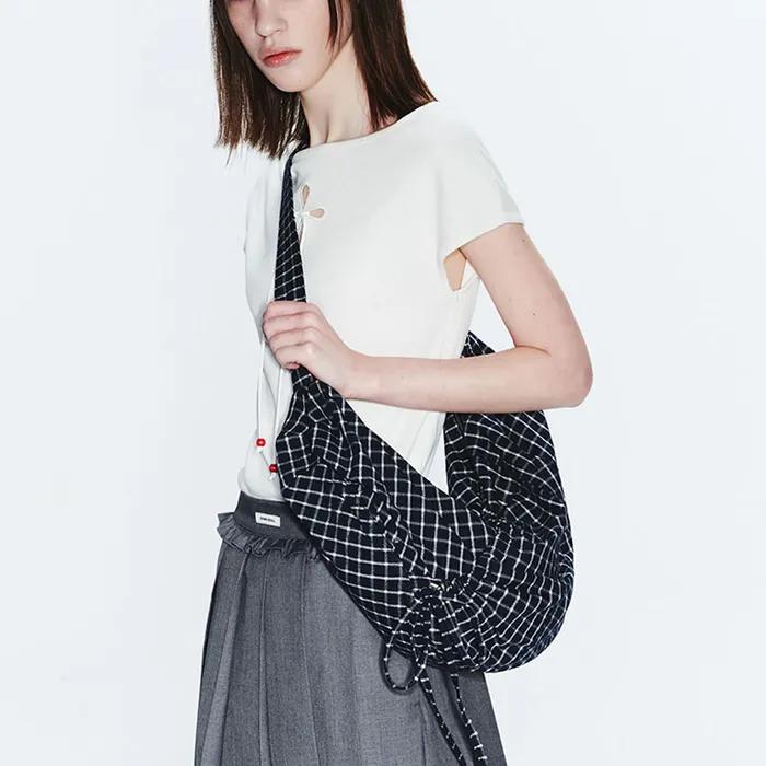 [사쿠라, 호시 착용] LASSIE BAG - CHECK NAVY