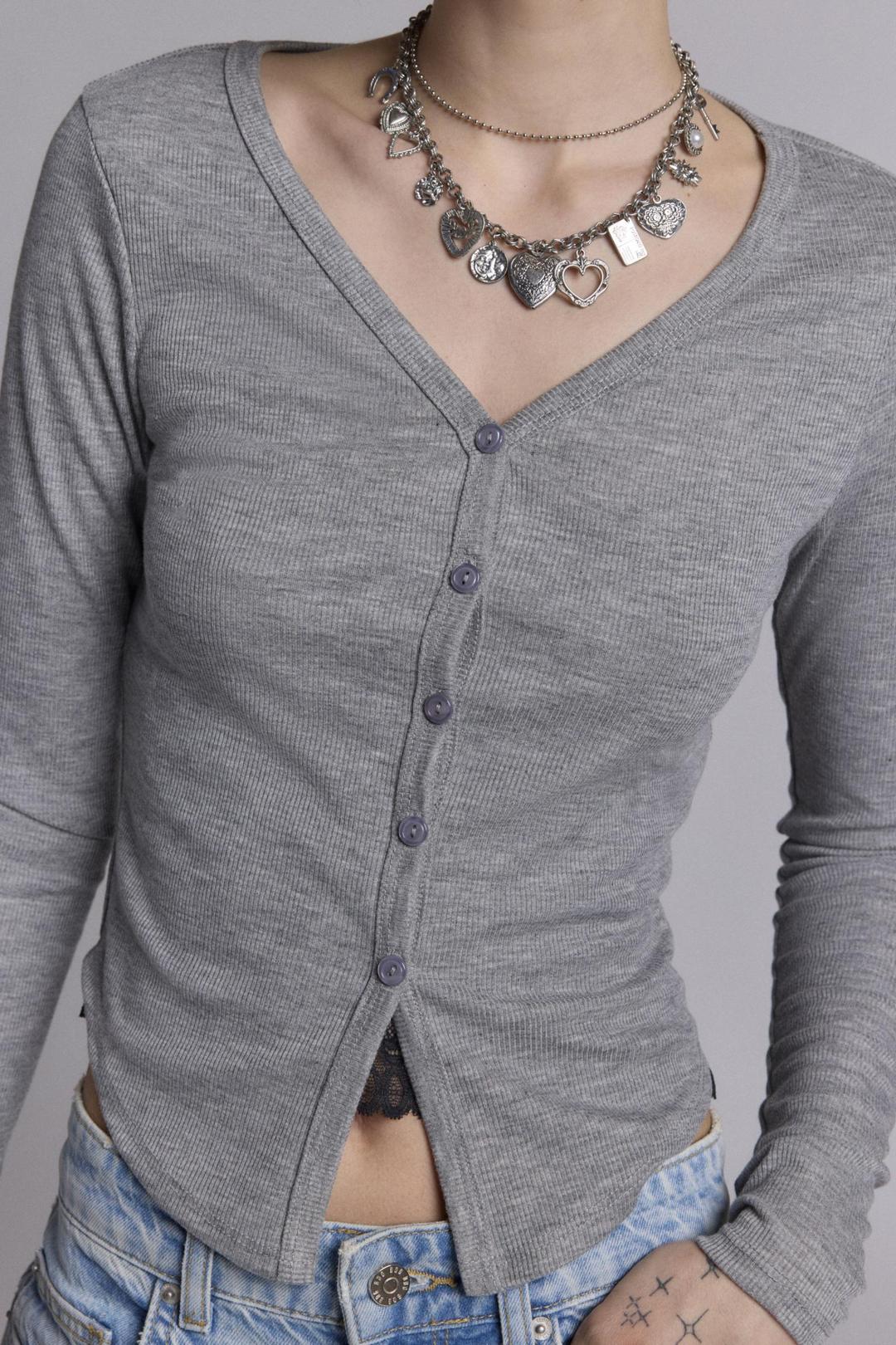 도시 재개발 잔재 날아가는 탑