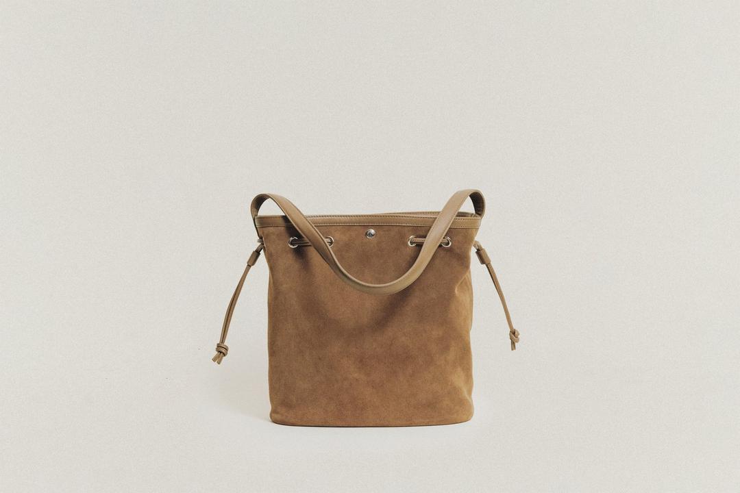 SAC COQUILLE BUCKET SUEDE BEIGE