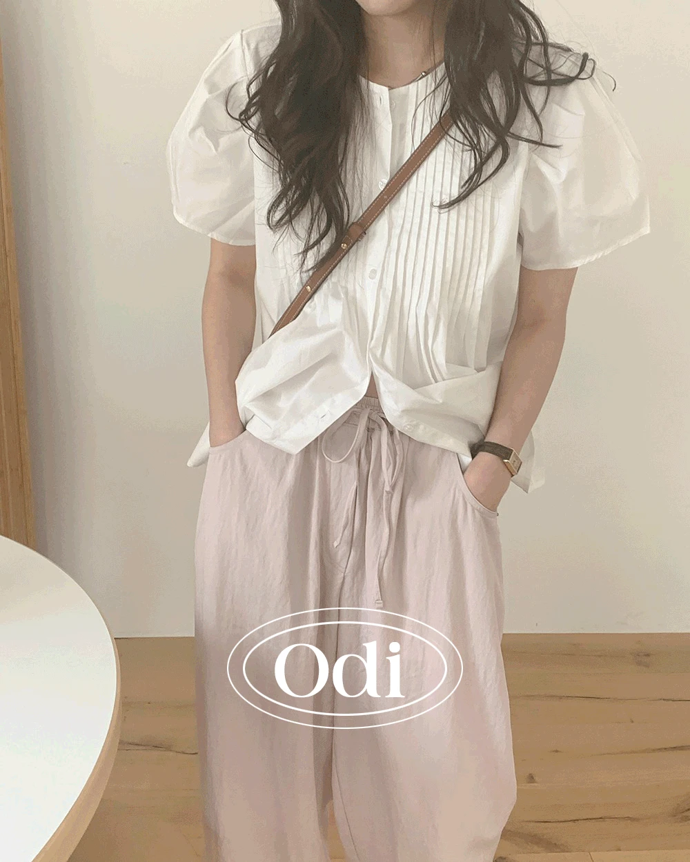 드베르 핀턱 퍼프 화이트 블라우스