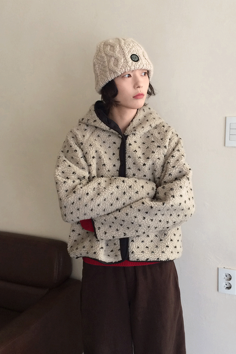 (리버시블)썸띵 도트 후드 뽀글이 점퍼
