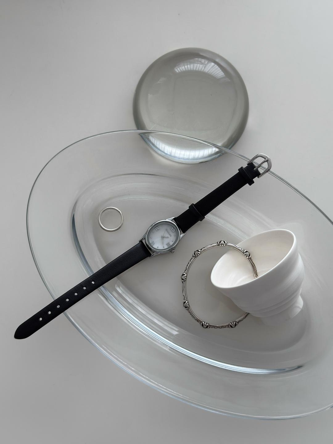 오벌 가죽 시계