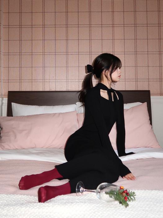 GRACEFUL DEEPNECK SCARF KNIT DRESS - BLACK