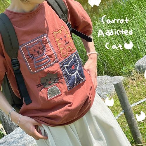 Carrot-Addicted Cat 당근 주황 자수 스탬프 티셔츠