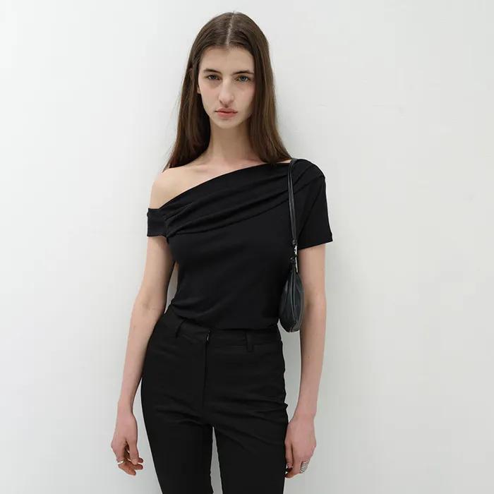 [2nd REORDER] OFF SHOULDER DRAPE T-SHIRT [BLACK]