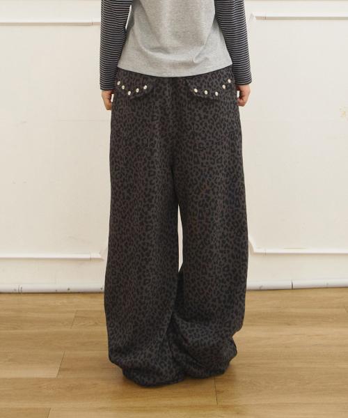 주영X탄산 스터드 스웻 팬츠 레오파드 차콜
