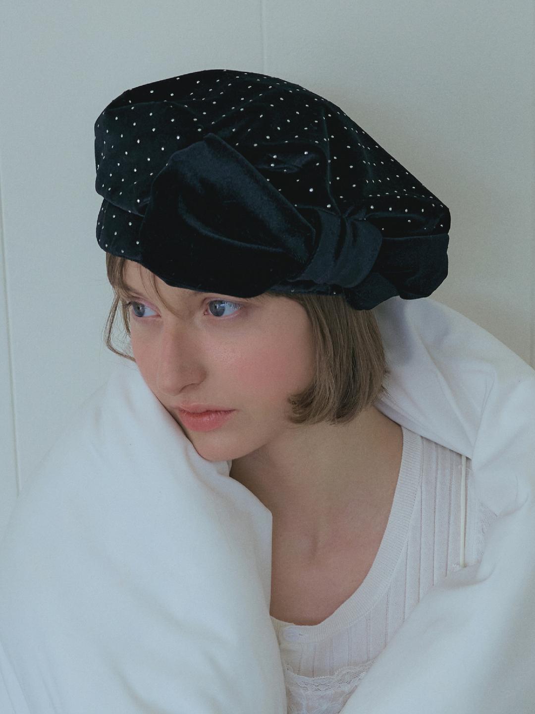 VELVET BOW BERET IN SHINE BLACK