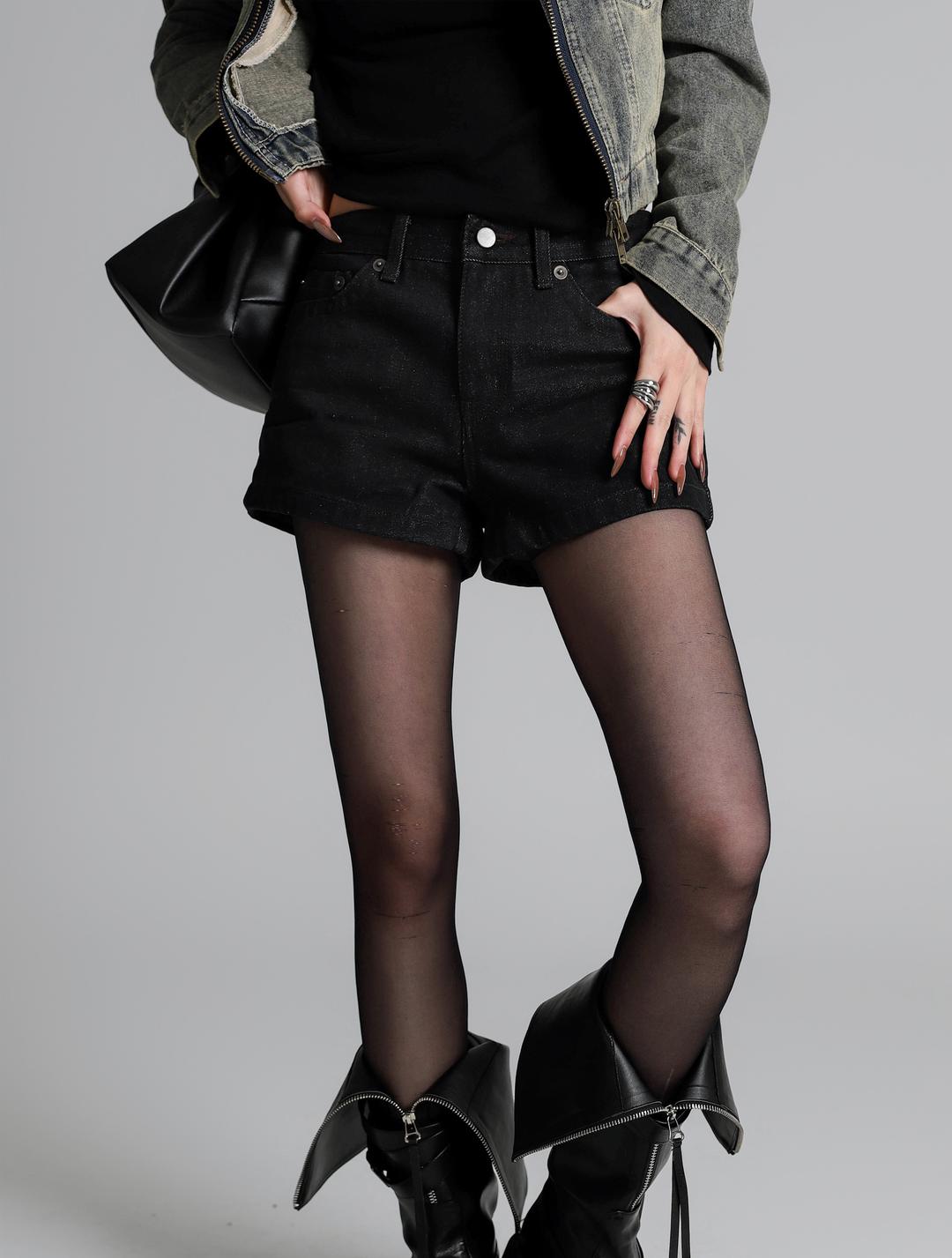이은 Black Ash Denim Shorts
