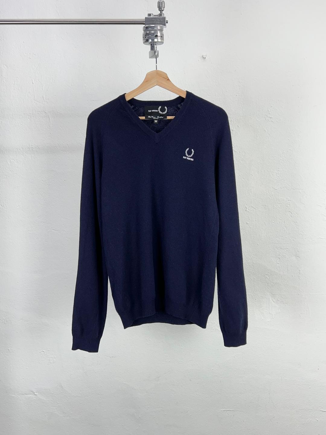 프레드 페리 X 라프 시몬스 다크 네이비 V넥 캐시미어 니트