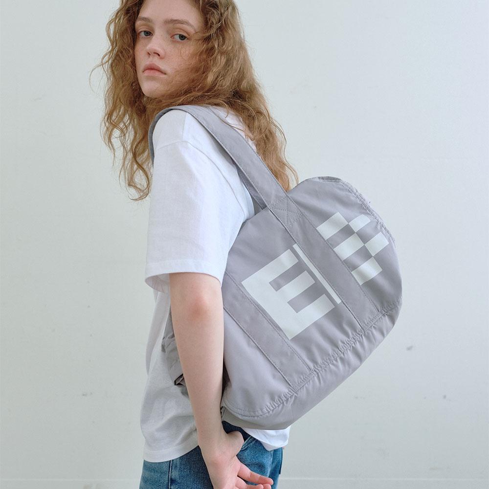 픽셀 로고 숄더 백 (Light Grey)