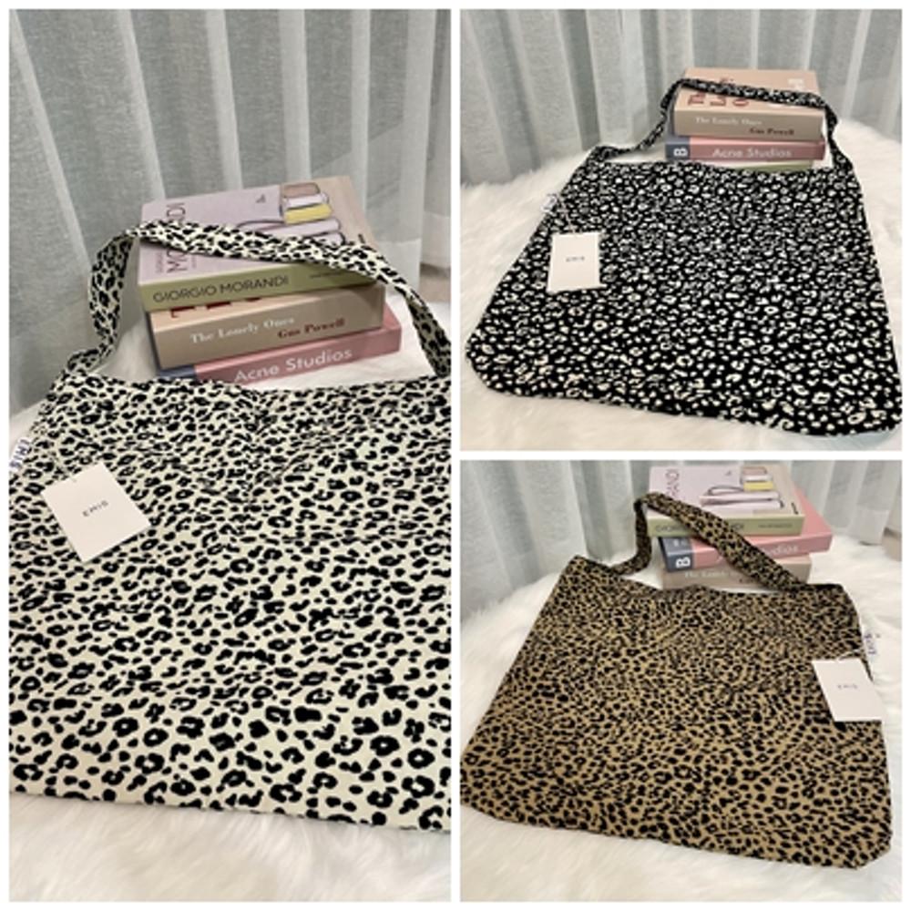 [국내배송] EMIS 이미스 호피 레오파드 코듀로이 에코백 송혜교 한효주 가방 블랙 크림