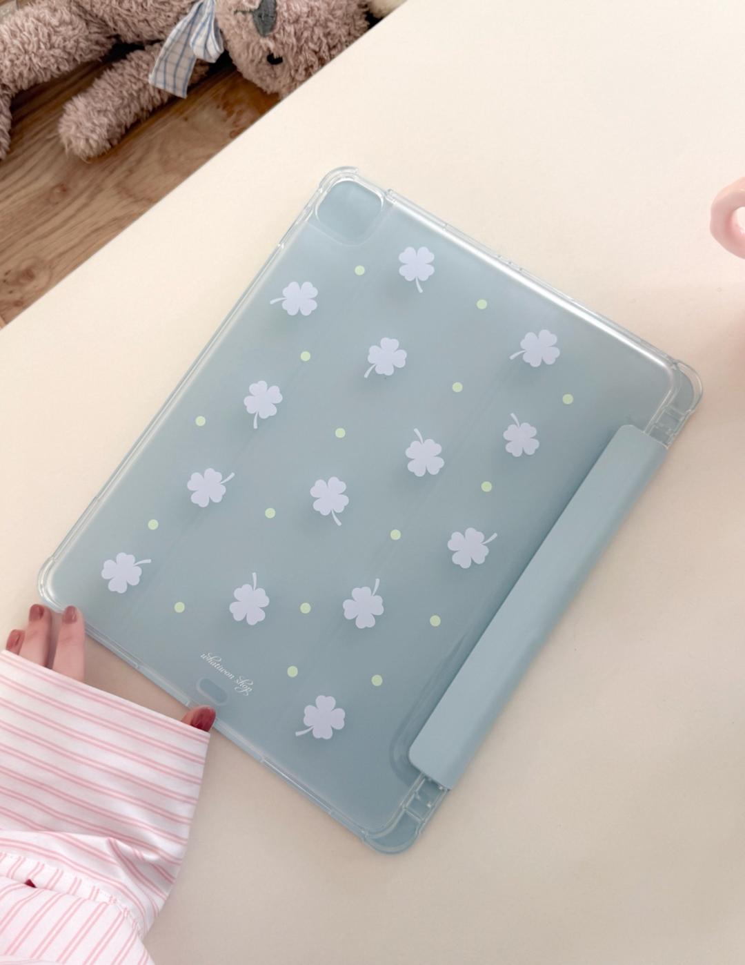 Clover IPad case (blue)