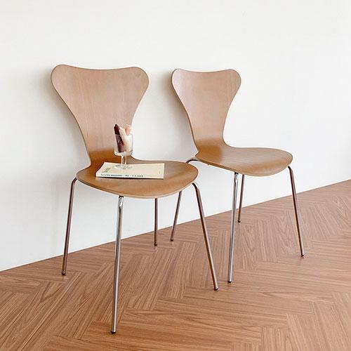 로브 체어 내추럴