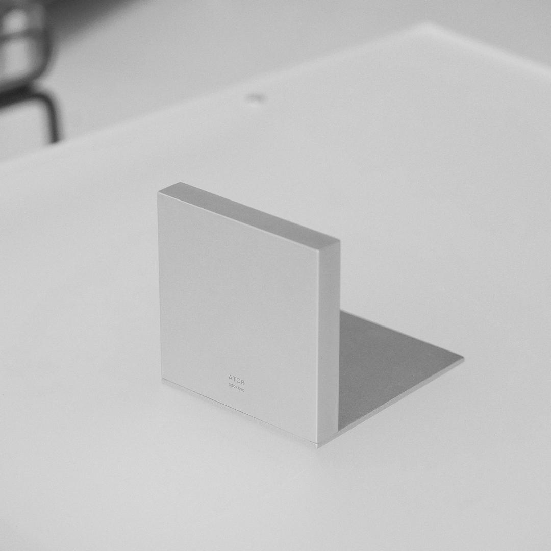 L20  BOOKEND