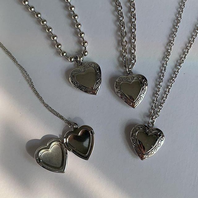 써지컬 엔틱 로켓 하트 목걸이