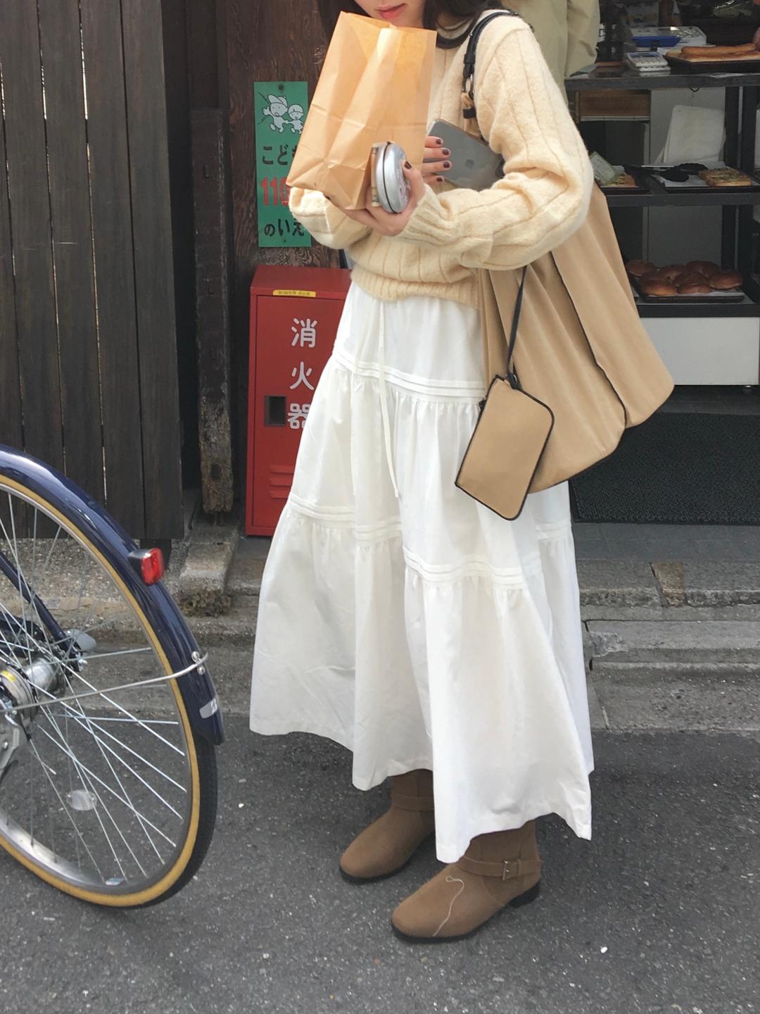 피치 화이트 스커트