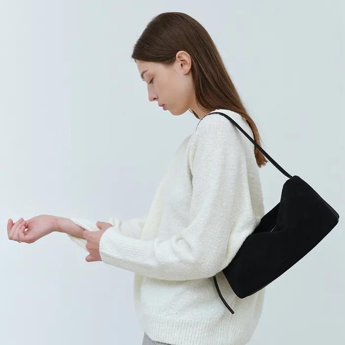 미누 스웨이드 숄더백 Minu Suede Shoulder Bag_Black