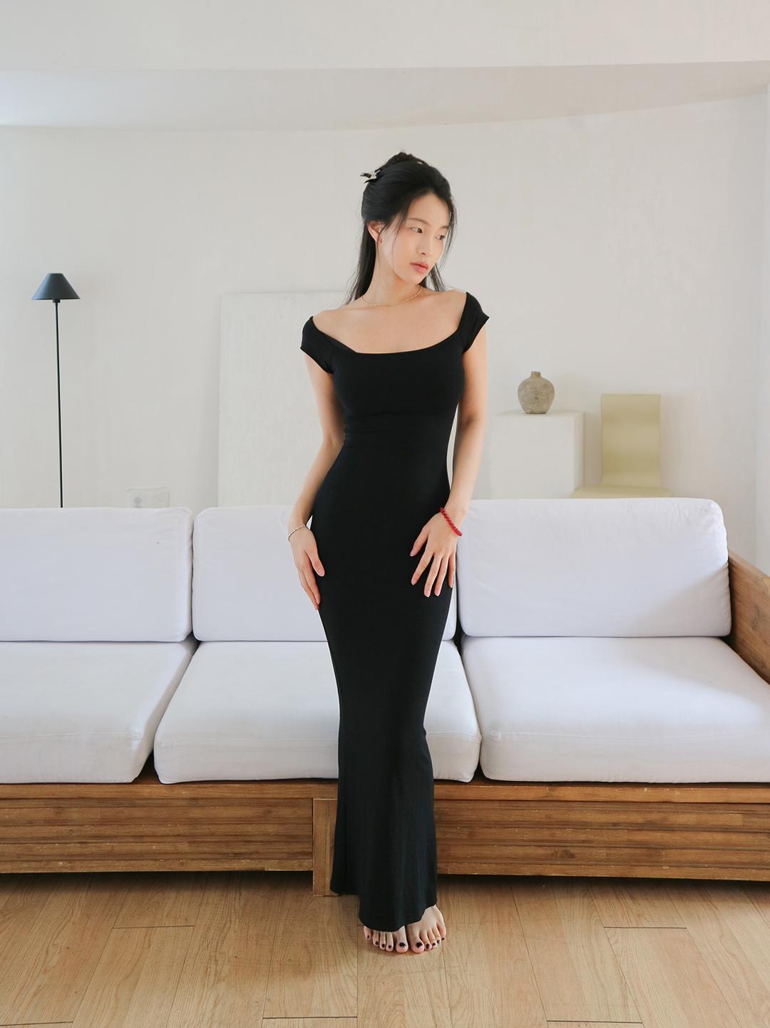 Off Maxi Dress (3color)  부드러운 실루엣을 연출하는 맥시 드레스.