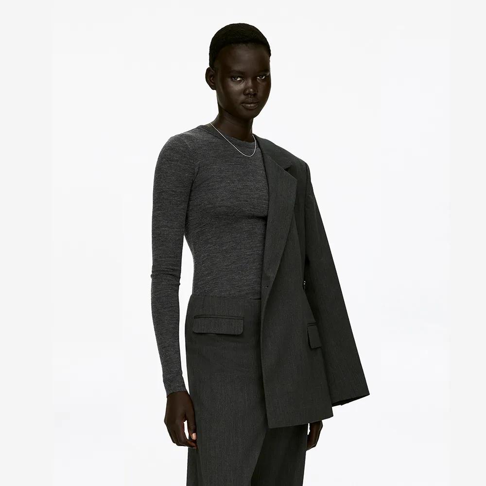 (W) 롱 슬리브 메리노 탑 (0630664-047) (Dark gray)