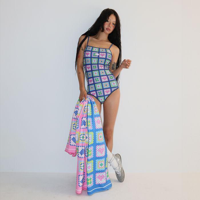 CROCHET REVERSIBLE BEACH TOWEL BLUE