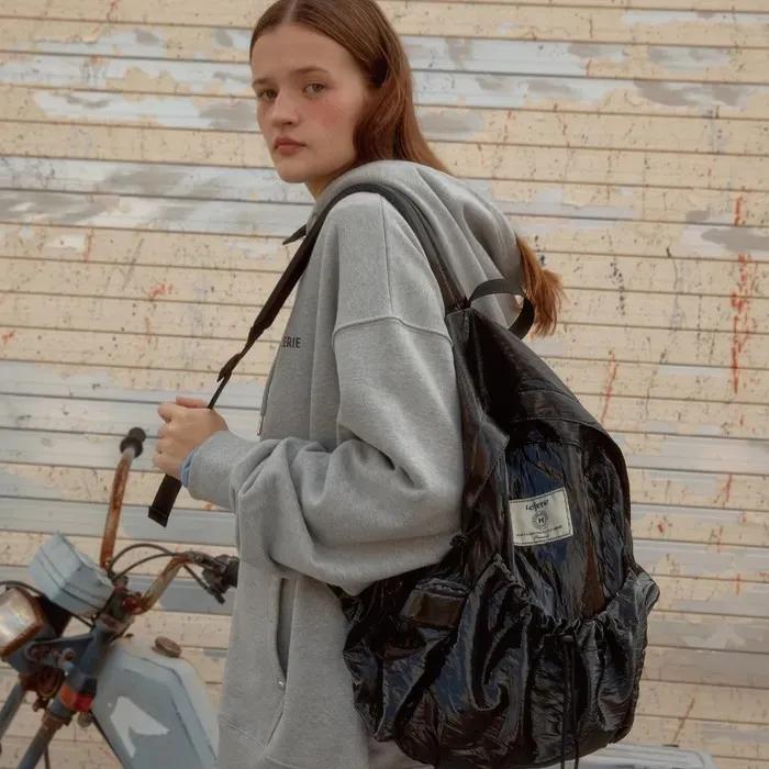 GLOSSY LOGO PATCH BACKPACK_BLACK