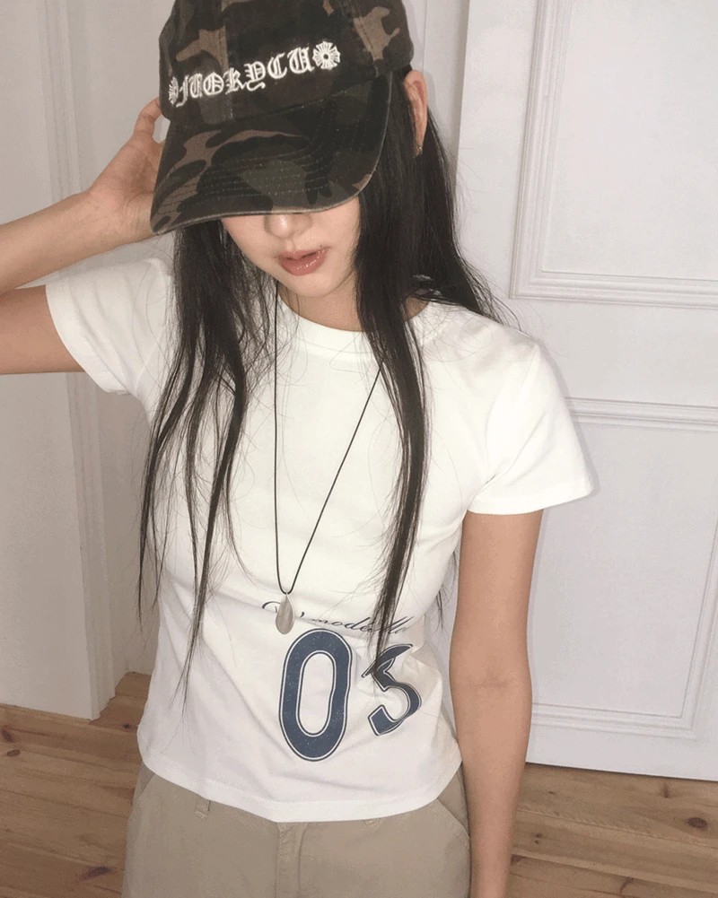 카닌 슬림핏 넘버 프린팅 반팔 티셔츠
