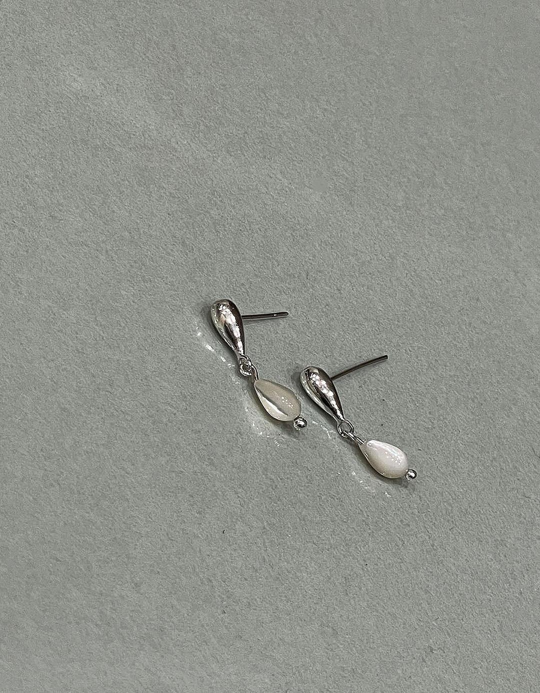 Teardrop earring
