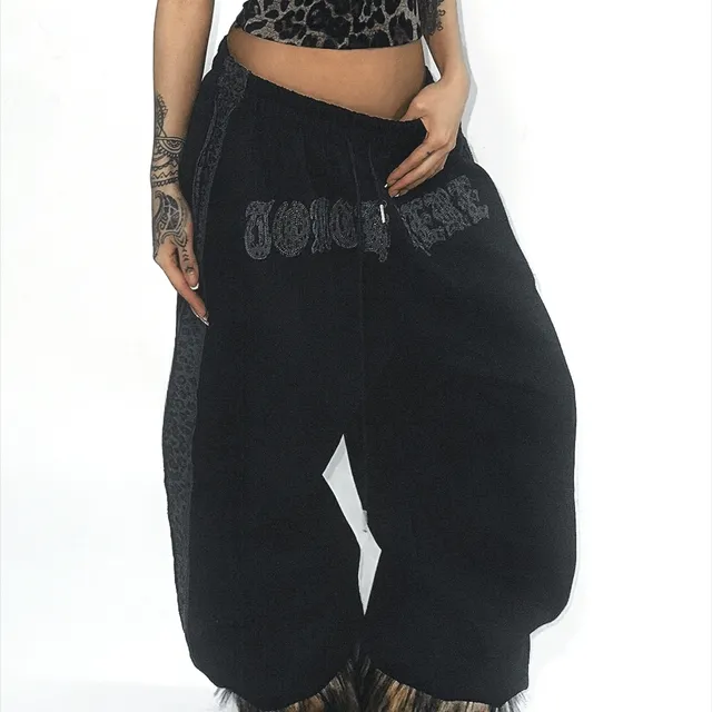 LEO LETTERING SWEATPANTS (2/3 이후 출고 예정)