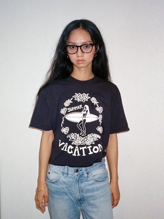 HOLIDAY GIRL T-SHIRT / BLACK