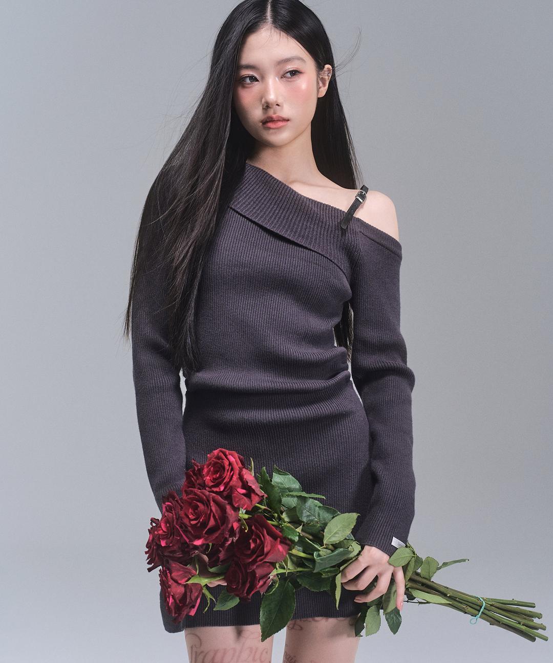 엘로이즈 버클 언밸런스 원피스 [CHARCOAL]