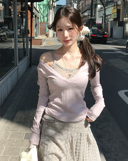 [ spring color ! ] 나빌레라 슬림 딥 브이 TOP