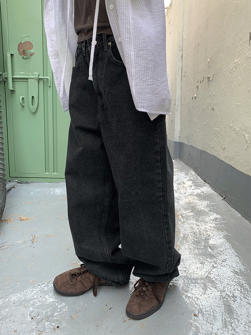 STANDARD WIDE BLACK JEAN