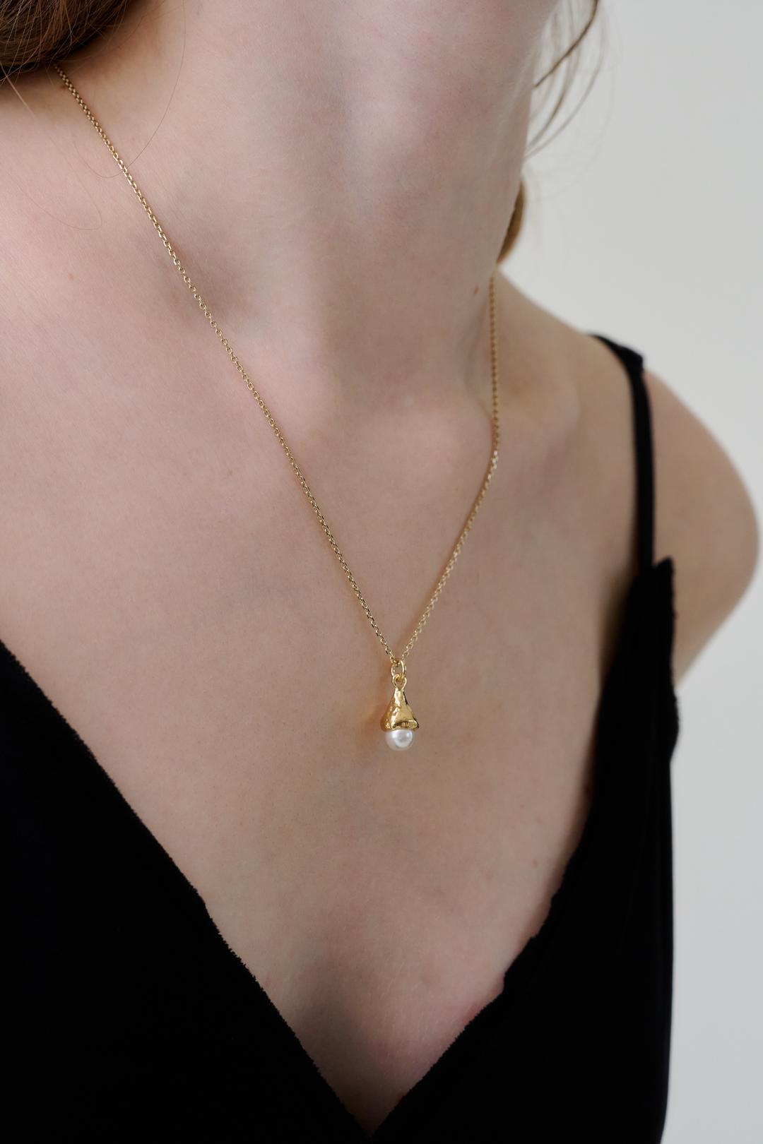 Arte pearl necklace