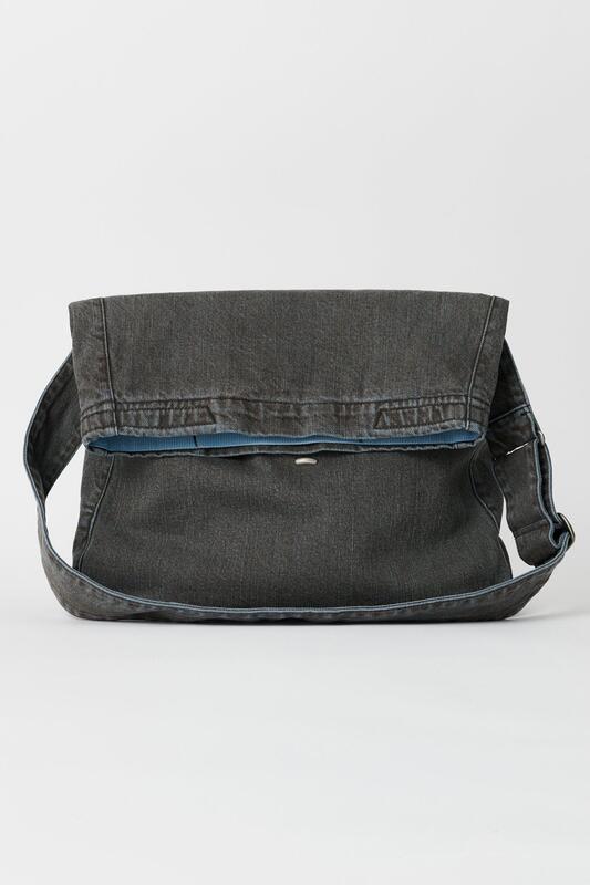 아워레가시 슬링 백 (Aluminum Tint) A4248ST