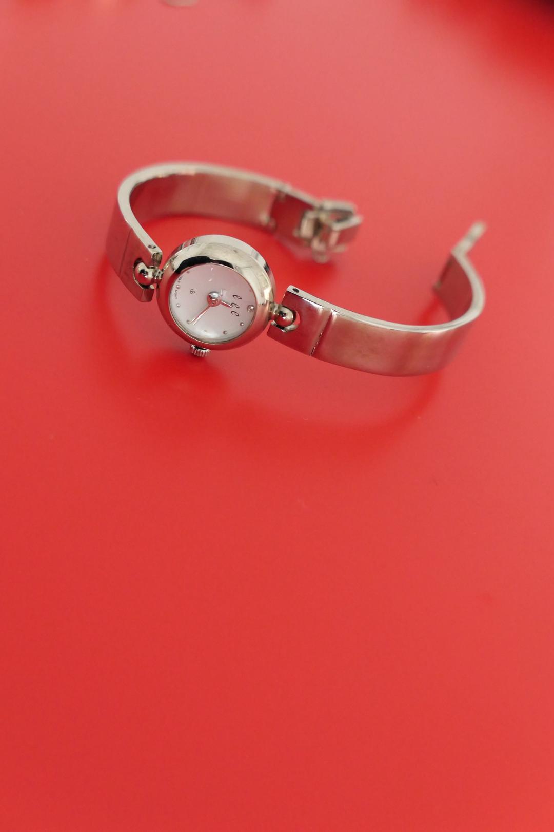 B - CLOVA WATCH
