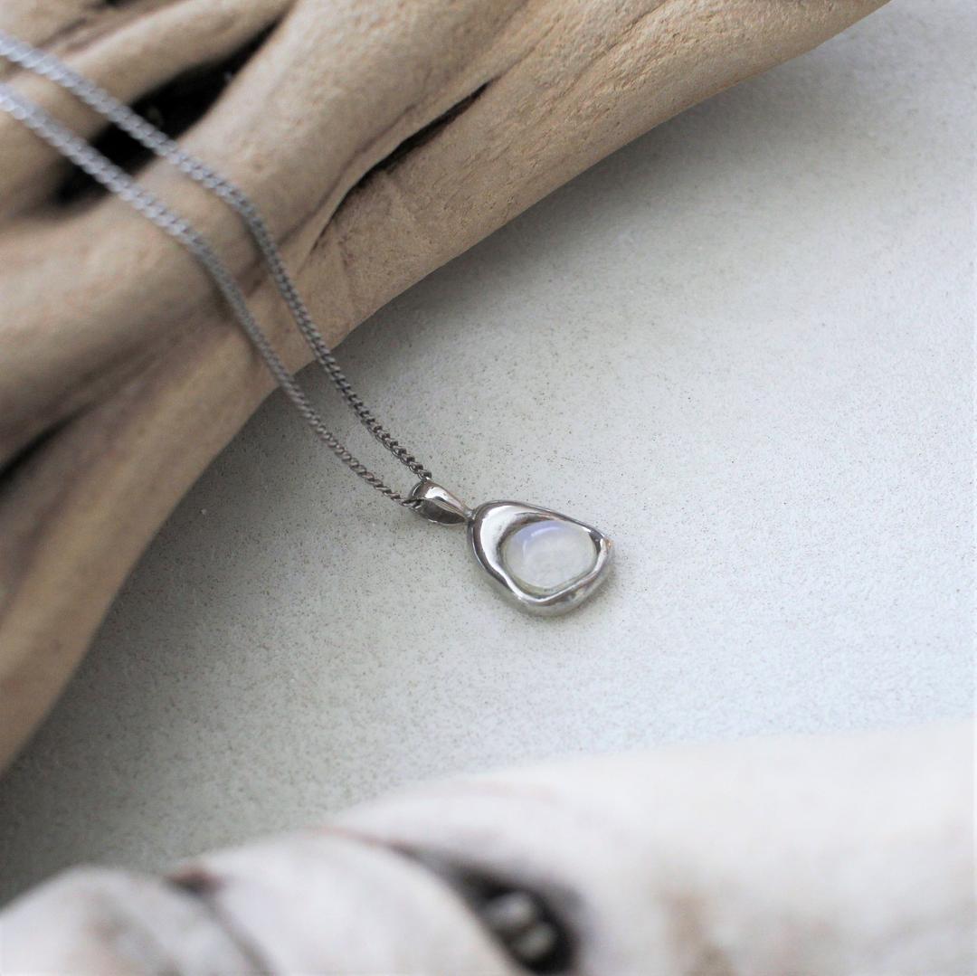 Melting pendant Necklace