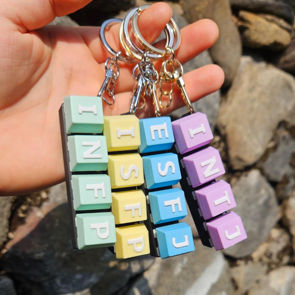 유니굿즈샵 MBTI 키링 키캡 이니셜 굿즈 키캡샘플러 키홀더 열쇠고리 딸깍이 피젯 클리커