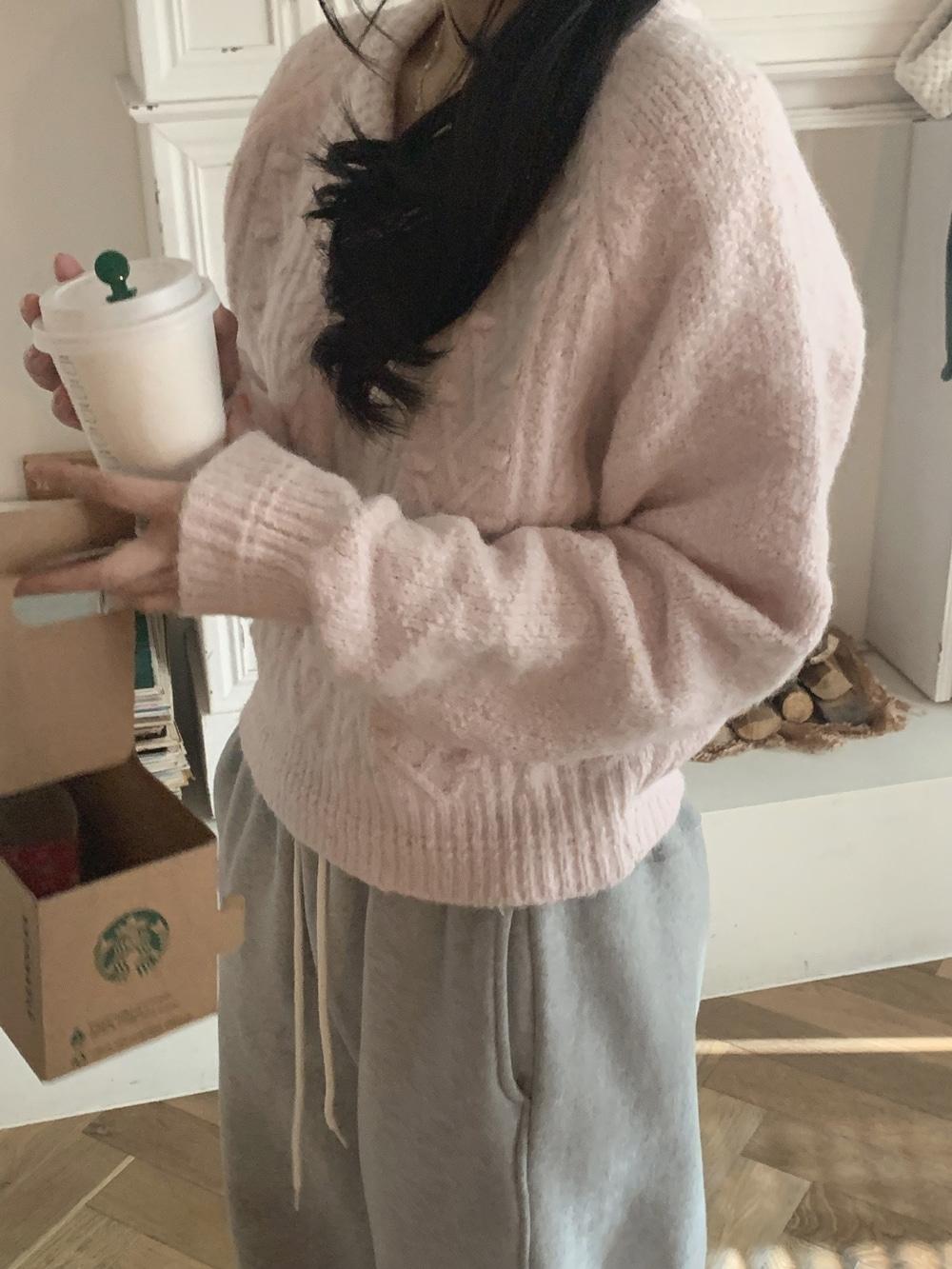 [브이넥니트] Cake v-neck knit