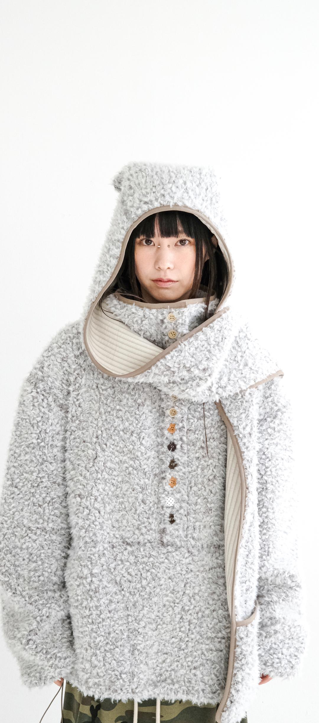 [fa.er.ie] fluffy button fleece pullover (brown)